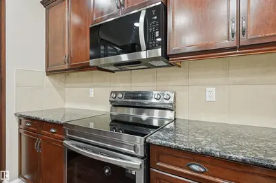 Interior photo 4 of 478 AINSLIE CR SW