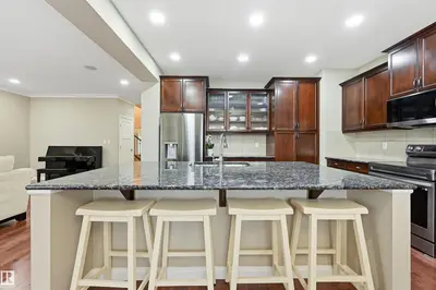 Interior photo 2 of 478 AINSLIE CR SW