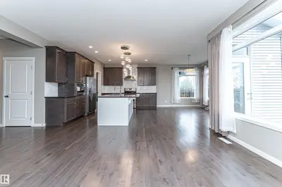 Interior photo 4 of 