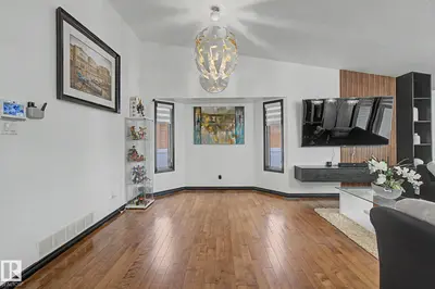 Interior photo 4 of 242 NORTHMOUNT DR