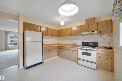 Interior photo 2 of #31 2131 OAK ST