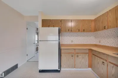 Interior photo 3 of #31 2131 OAK ST
