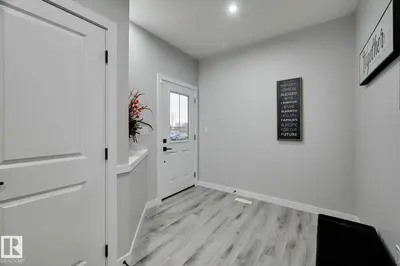 Interior photo 1 of 