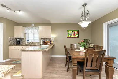 Interior photo 3 of 184 Lakeland Dr