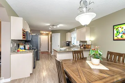 Interior photo 4 of 184 Lakeland Dr