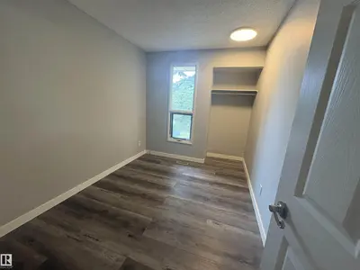 Interior photo 4 of 