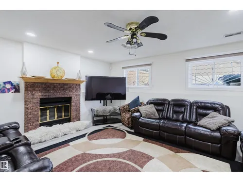 236 LAGO LINDO CR NW, Edmonton - $450,000