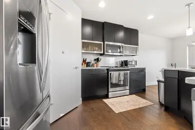 Interior photo 4 of 50 VANDERBILT CM