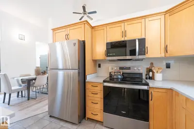 Interior photo 2 of 982 JIM COMMON DR