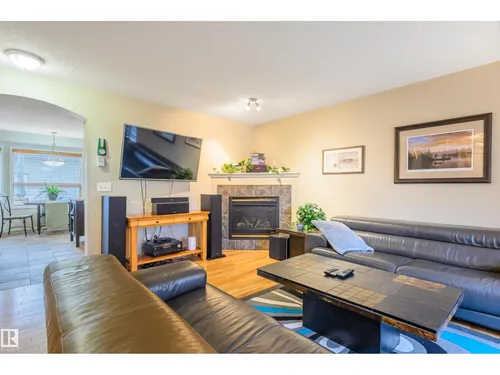 5428 202 ST NW, Edmonton - $468,000