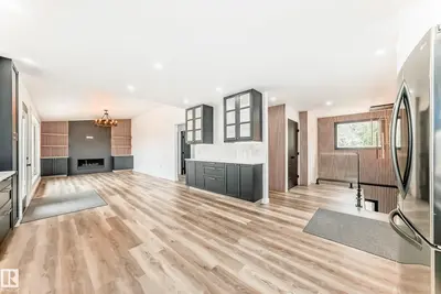 Interior photo 4 of 