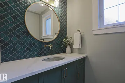 Interior photo 3 of 516 MCLEOD AV