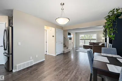 Interior photo 4 of 467 SHEPPARD BV