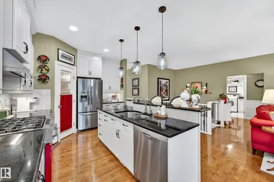 Interior photo 4 of 5465 THIBAULT WD NW