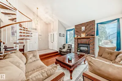 Interior photo 1 of 660 VILLAGE DR