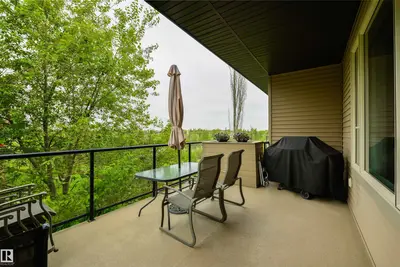 Interior photo 4 of 224 AMBLESIDE DR SW