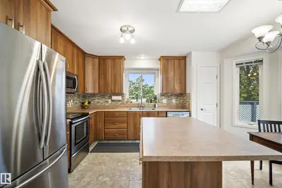 Interior photo 4 of 79 CHARLTON CR