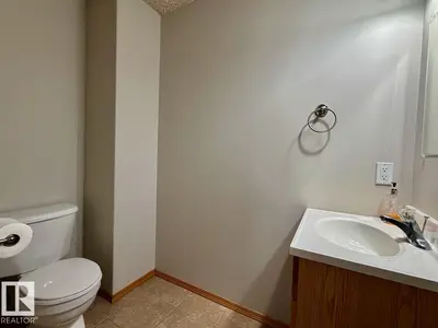 Interior photo 3 of 8 5025 50 AV