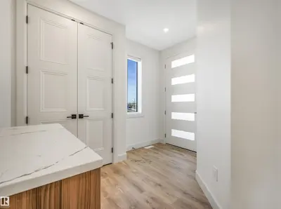 Interior photo 1 of 