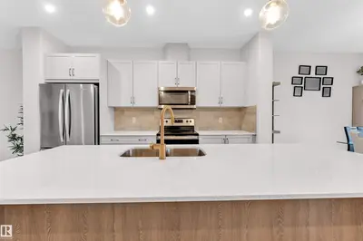 Interior photo 4 of 3607 6 AV SW