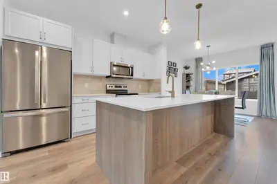 Interior photo 3 of 3607 6 AV SW