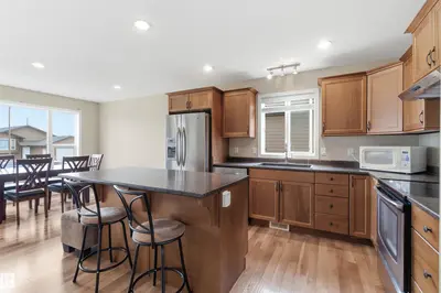 Interior photo 3 of 4604 62 AV