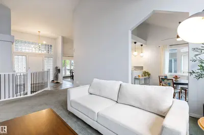 Interior photo 4 of 10 EVEREST CR