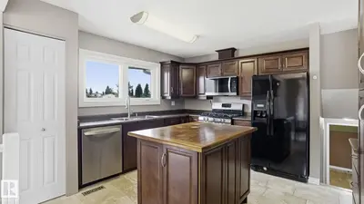 Interior photo 2 of 4309 47 ST
