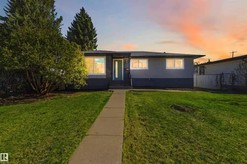 8736 66 AV NW, Edmonton - $679,900