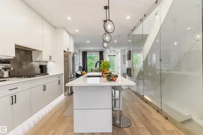 Interior photo 4 of 9124 73 AV NW