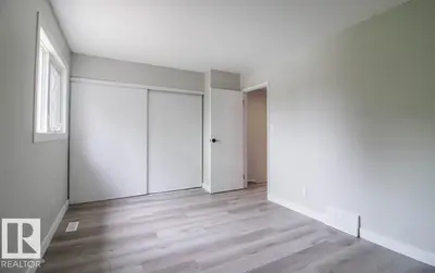 Interior photo 3 of 3129 139 AV NW