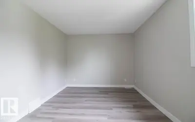 Interior photo 2 of 3129 139 AV NW