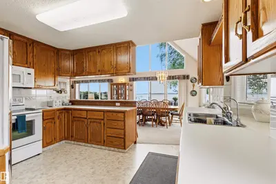 Interior photo 3 of 597 1 AV