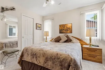 Interior photo 4 of 597 1 AV