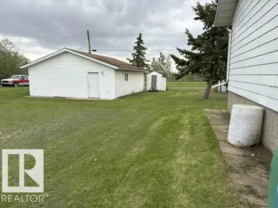 Interior photo 2 of 5225 47 street