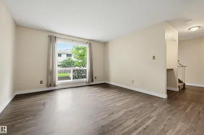 Interior photo 1 of 817 ERIN PL NW