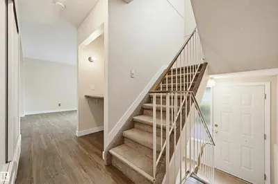 Interior photo 3 of 817 ERIN PL NW