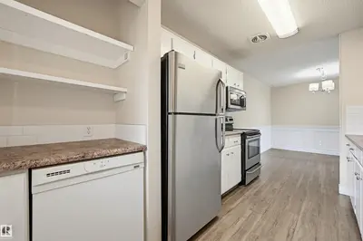Interior photo 2 of 817 ERIN PL NW