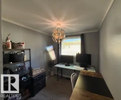 Interior photo 2 of 25 Ridgeway Drive NW