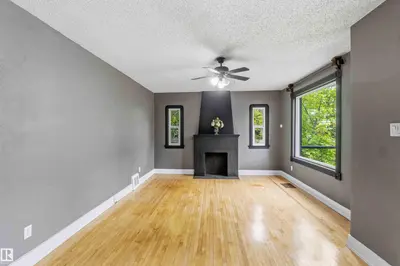 Interior photo 4 of 11842 93 ST NW