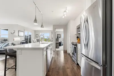 Interior photo 4 of #302 5510 SCHONSEE DR NW