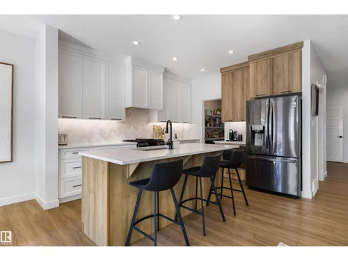 11987 34 AV SW, Edmonton - $625,000