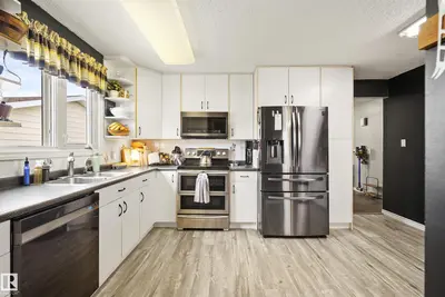 Interior photo 2 of 4304 42 AV