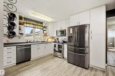 Interior photo 3 of 4304 42 AV