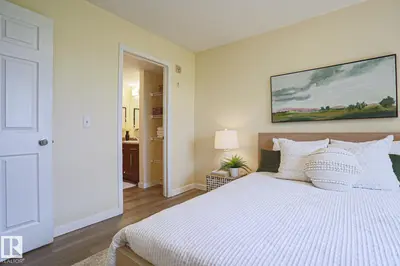 Interior photo 4 of 
