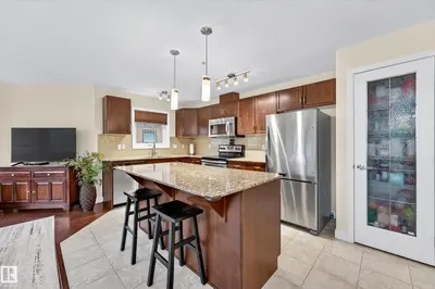 Interior photo 3 of #207 2045 GRANTHAM CO NW