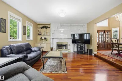 Interior photo 3 of 521 ESTATE DR