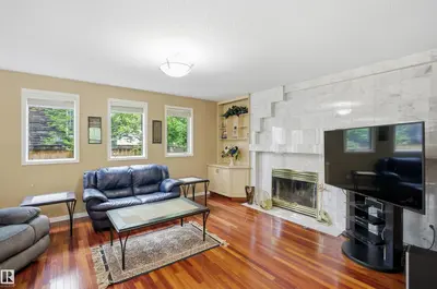 Interior photo 2 of 521 ESTATE DR