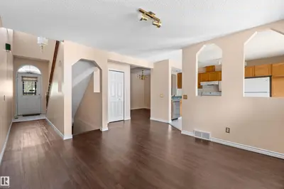 Interior photo 2 of #5 20 DEERBOURNE DR