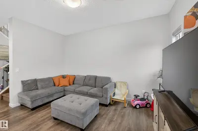 Interior photo 4 of 1404 25 AV NW